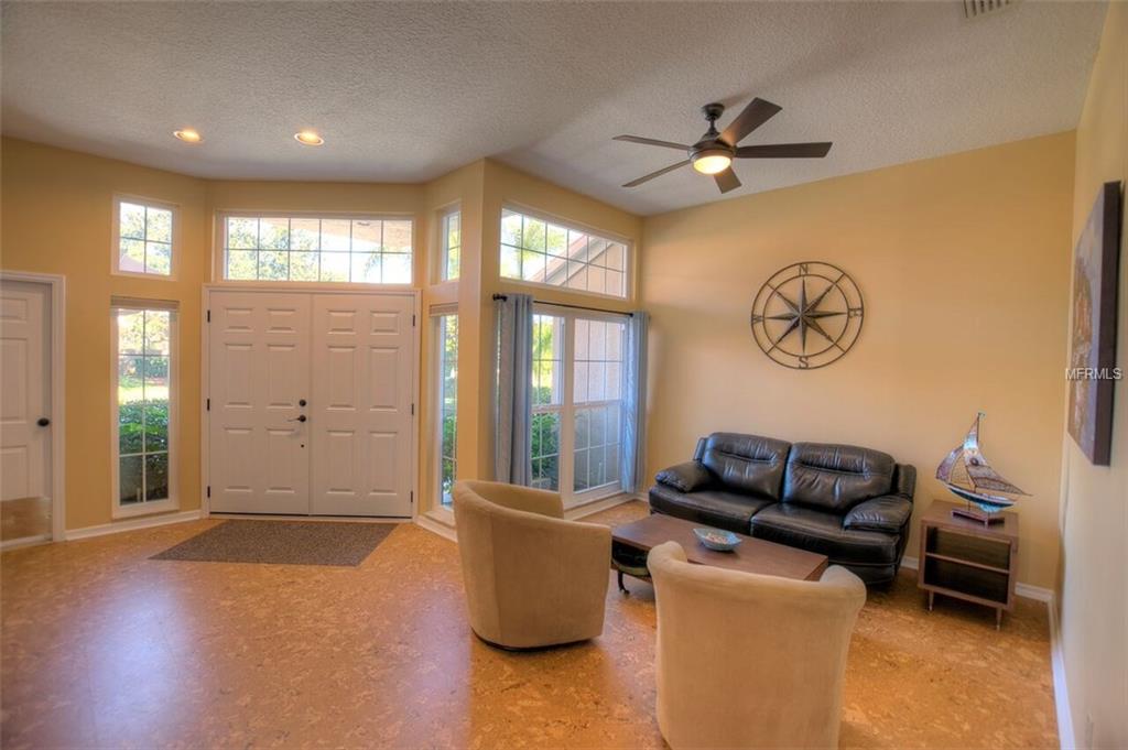 872 LIVE OAK TERRACE NE, ST PETERSBURG, Florida 33703, 3 Bedrooms Bedrooms, 7 Rooms Rooms,2 BathroomsBathrooms,Residential,For sale,LIVE OAK,U7846266