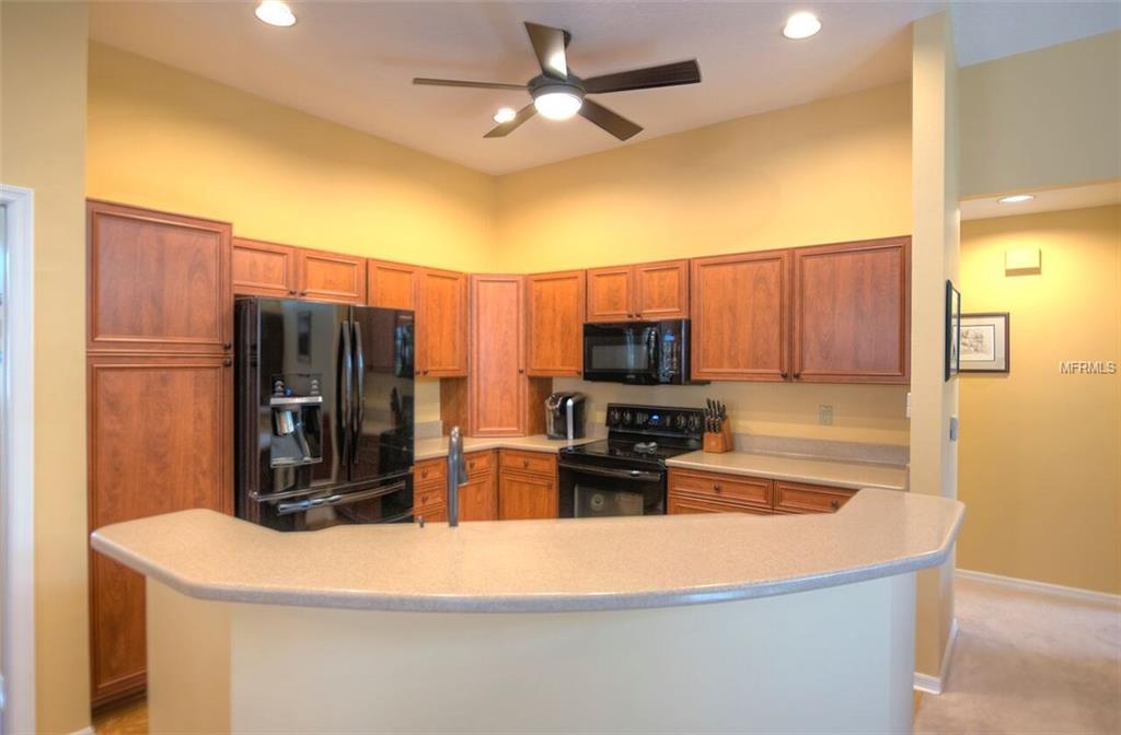 872 LIVE OAK TERRACE NE, ST PETERSBURG, Florida 33703, 3 Bedrooms Bedrooms, 7 Rooms Rooms,2 BathroomsBathrooms,Residential,For sale,LIVE OAK,U7846266