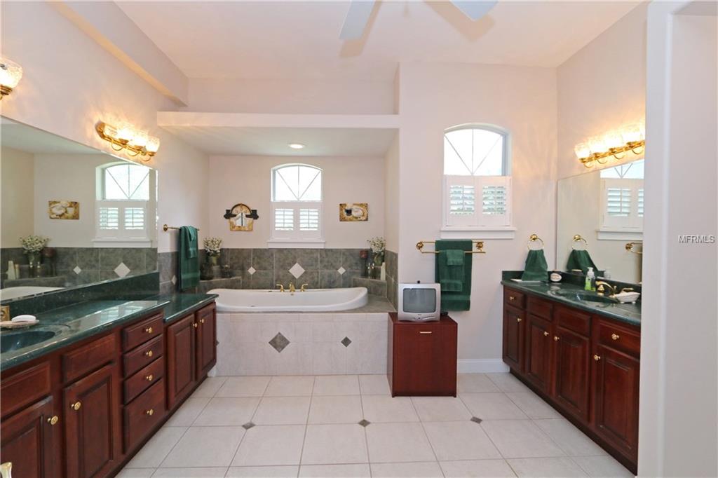 103 ASHFORD DRIVE, WINTER SPRINGS, Florida 32708, 4 Bedrooms Bedrooms, 8 Rooms Rooms,4 BathroomsBathrooms,Residential,For sale,ASHFORD,O5522702