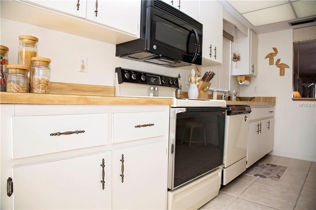 9415 KINGSTON DRIVE, BRADENTON, Florida 34210, 2 Bedrooms Bedrooms, 4 Rooms Rooms,2 BathroomsBathrooms,Residential,For sale,KINGSTON,A4203756