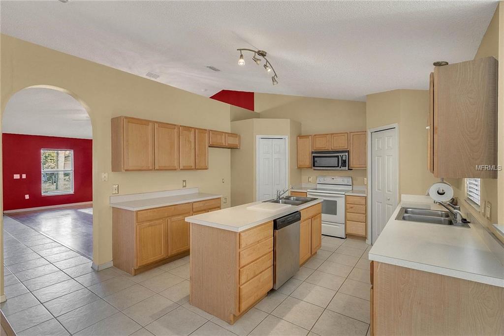 209 PLEASANT GARDENS DRIVE, APOPKA, Florida 32703, 3 Bedrooms Bedrooms, 6 Rooms Rooms,2 BathroomsBathrooms,Residential,For sale,PLEASANT GARDENS,O5554316