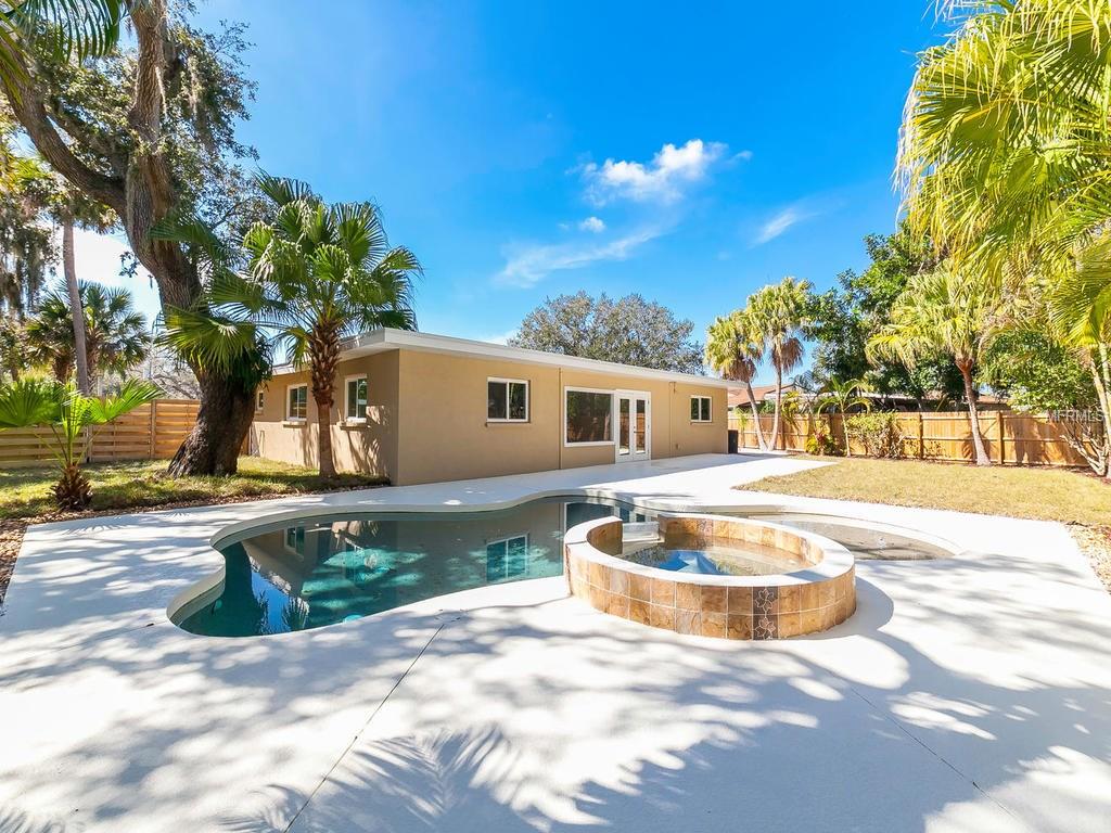 3037 LOCKWOOD TERRACE, SARASOTA, Florida 34231, 4 Bedrooms Bedrooms, 9 Rooms Rooms,2 BathroomsBathrooms,Residential,For sale,LOCKWOOD,A4209793