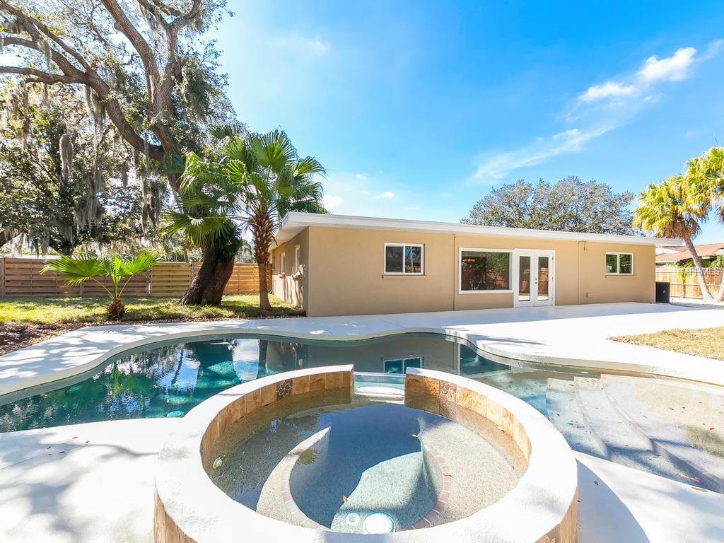 3037 LOCKWOOD TERRACE, SARASOTA, Florida 34231, 4 Bedrooms Bedrooms, 9 Rooms Rooms,2 BathroomsBathrooms,Residential,For sale,LOCKWOOD,A4209793