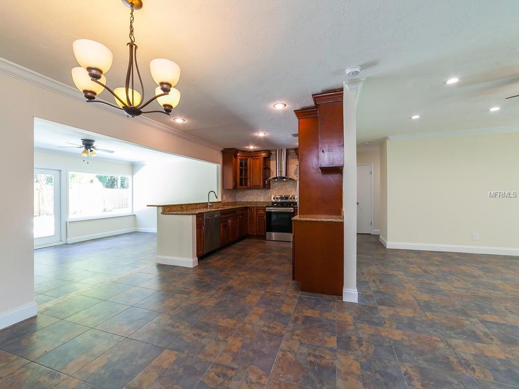 3037 LOCKWOOD TERRACE, SARASOTA, Florida 34231, 4 Bedrooms Bedrooms, 9 Rooms Rooms,2 BathroomsBathrooms,Residential,For sale,LOCKWOOD,A4209793