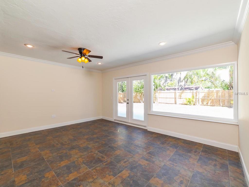 3037 LOCKWOOD TERRACE, SARASOTA, Florida 34231, 4 Bedrooms Bedrooms, 9 Rooms Rooms,2 BathroomsBathrooms,Residential,For sale,LOCKWOOD,A4209793