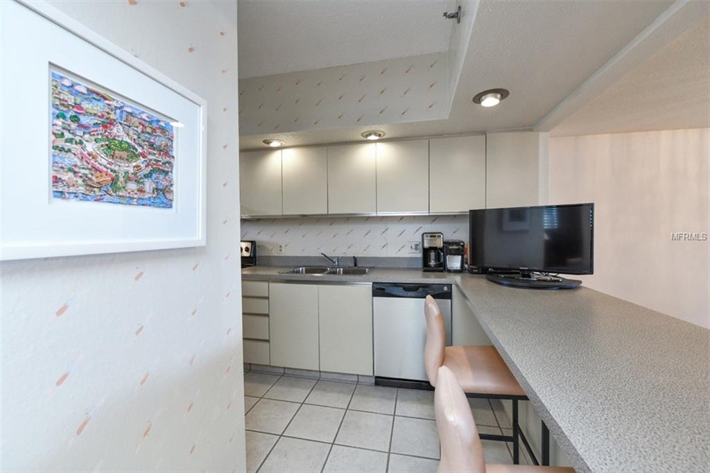 1075 GULF OF MEXICO DRIVE, LONGBOAT KEY, Florida 34228, 2 Bedrooms Bedrooms, 5 Rooms Rooms,2 BathroomsBathrooms,Residential,For sale,GULF OF MEXICO,A4210065