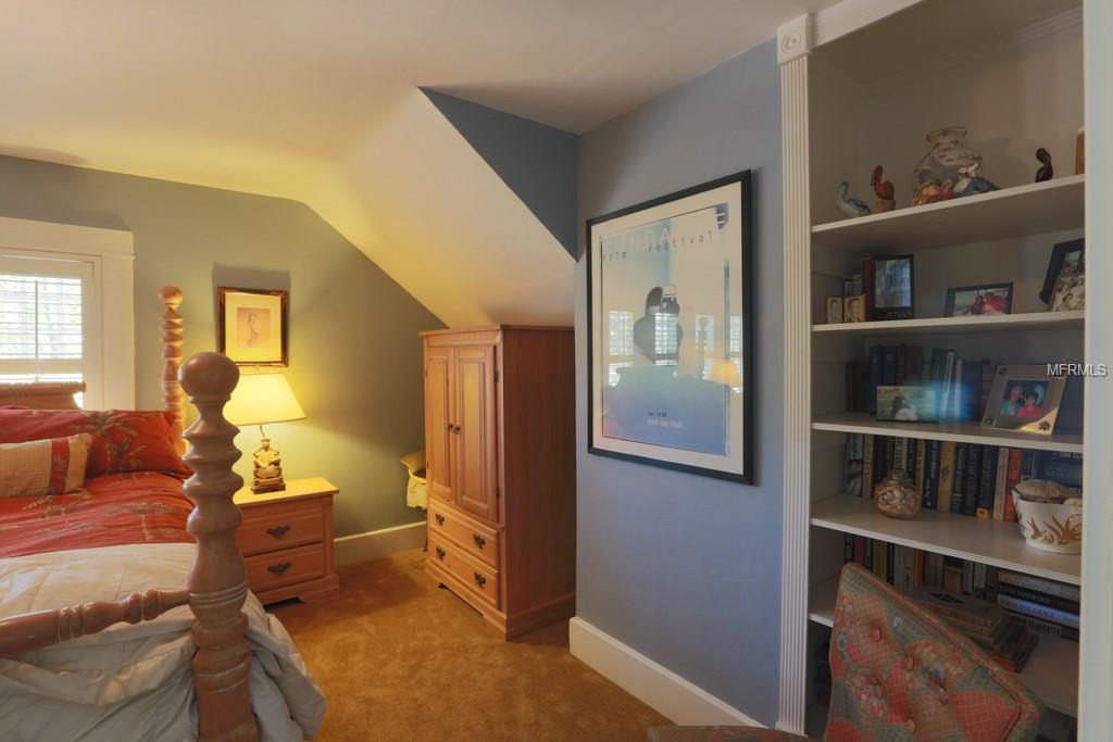 657 1ST STREET NE, ST PETERSBURG, Florida 33701, 3 Bedrooms Bedrooms, 10 Rooms Rooms,1 BathroomBathrooms,Residential,For sale,1ST,U7809878