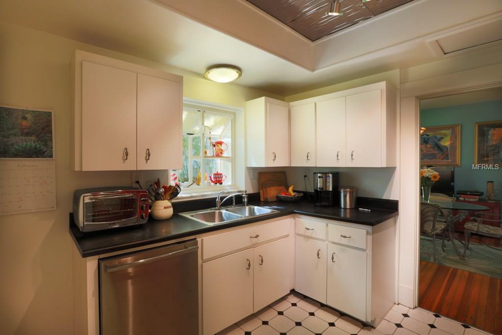 657 1ST STREET NE, ST PETERSBURG, Florida 33701, 3 Bedrooms Bedrooms, 10 Rooms Rooms,1 BathroomBathrooms,Residential,For sale,1ST,U7809878