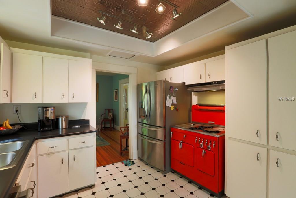 657 1ST STREET NE, ST PETERSBURG, Florida 33701, 3 Bedrooms Bedrooms, 10 Rooms Rooms,1 BathroomBathrooms,Residential,For sale,1ST,U7809878