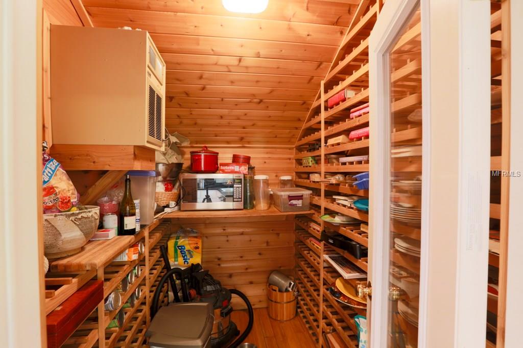 657 1ST STREET NE, ST PETERSBURG, Florida 33701, 3 Bedrooms Bedrooms, 10 Rooms Rooms,1 BathroomBathrooms,Residential,For sale,1ST,U7809878