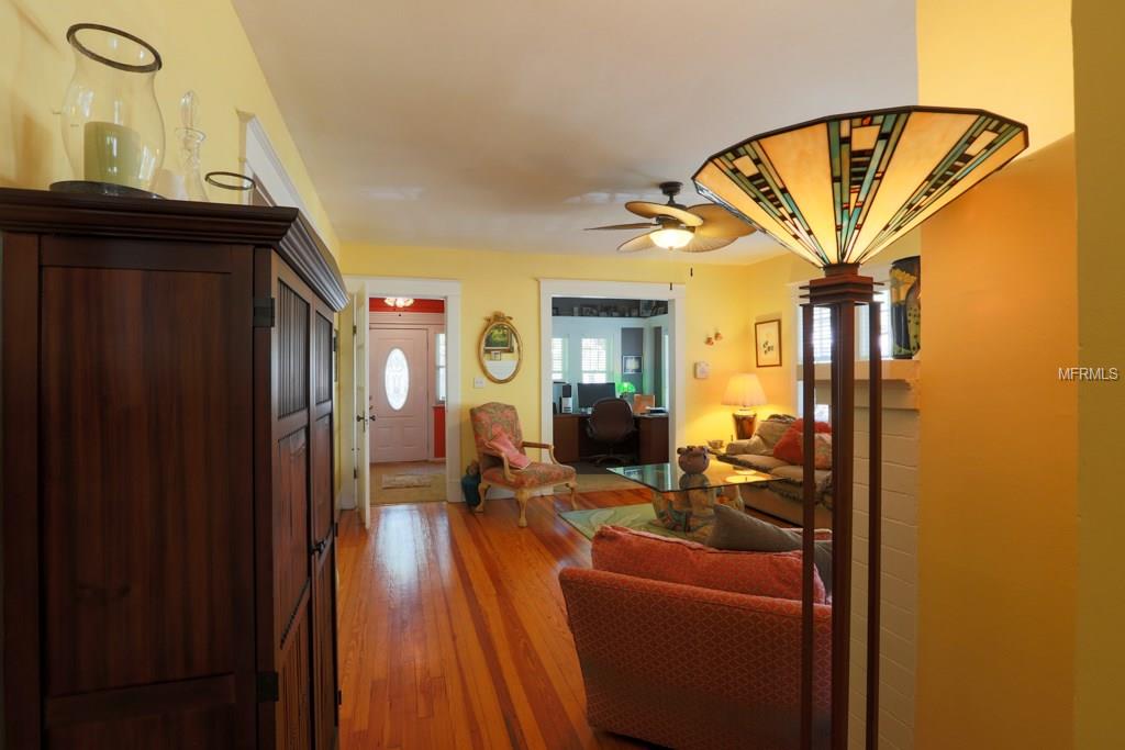 657 1ST STREET NE, ST PETERSBURG, Florida 33701, 3 Bedrooms Bedrooms, 10 Rooms Rooms,1 BathroomBathrooms,Residential,For sale,1ST,U7809878