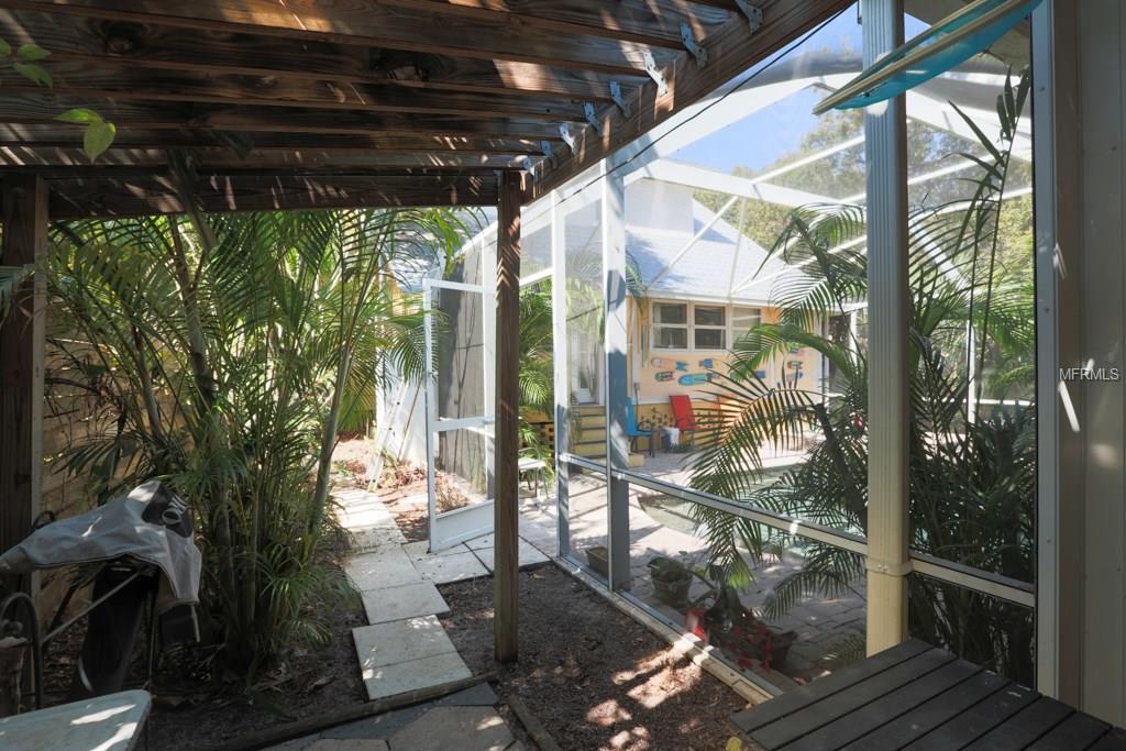 657 1ST STREET NE, ST PETERSBURG, Florida 33701, 3 Bedrooms Bedrooms, 10 Rooms Rooms,1 BathroomBathrooms,Residential,For sale,1ST,U7809878