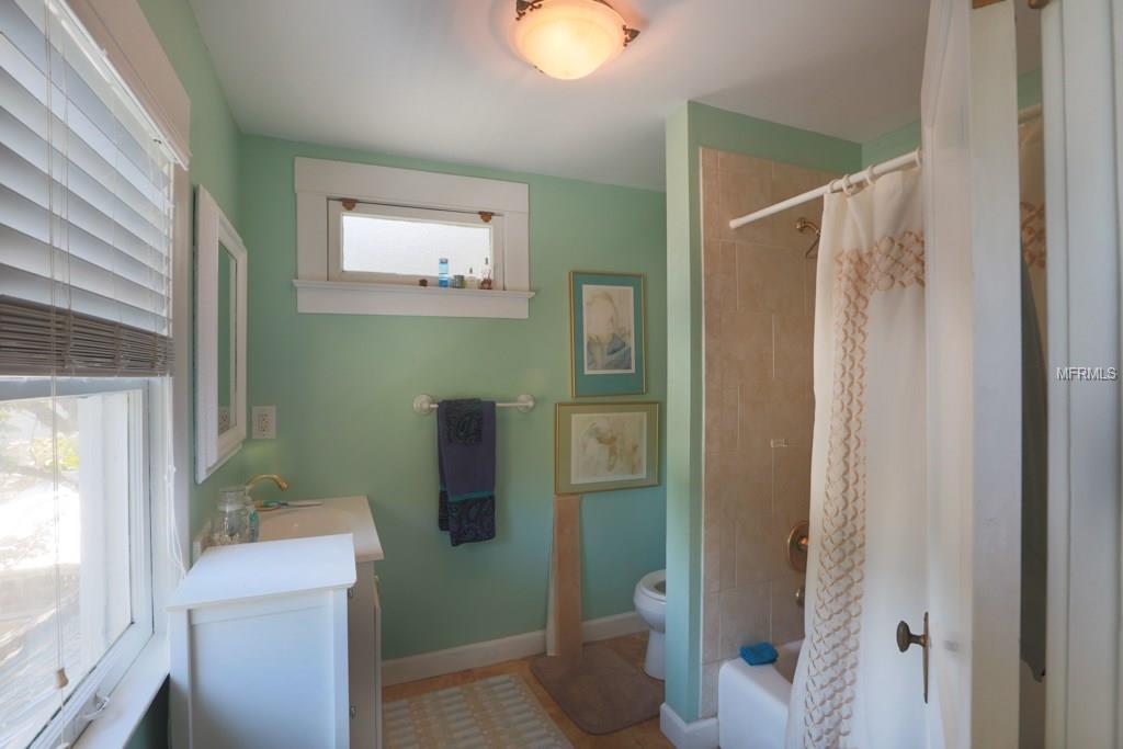 657 1ST STREET NE, ST PETERSBURG, Florida 33701, 3 Bedrooms Bedrooms, 10 Rooms Rooms,1 BathroomBathrooms,Residential,For sale,1ST,U7809878