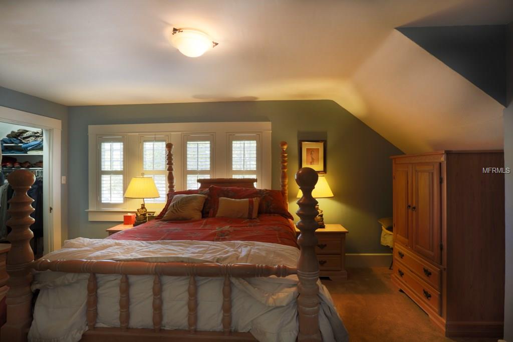 657 1ST STREET NE, ST PETERSBURG, Florida 33701, 3 Bedrooms Bedrooms, 10 Rooms Rooms,1 BathroomBathrooms,Residential,For sale,1ST,U7809878