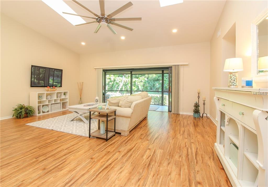 3962 WILSHIRE CIRCLE E, SARASOTA, Florida 34238, 3 Bedrooms Bedrooms, 6 Rooms Rooms,2 BathroomsBathrooms,Residential,For sale,WILSHIRE,A4207992