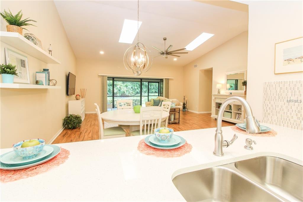 3962 WILSHIRE CIRCLE E, SARASOTA, Florida 34238, 3 Bedrooms Bedrooms, 6 Rooms Rooms,2 BathroomsBathrooms,Residential,For sale,WILSHIRE,A4207992