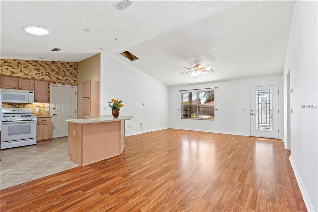 16886 SE 96TH CHAPELWOOD CIRCLE, THE VILLAGES, Florida 32162, 2 Bedrooms Bedrooms, 5 Rooms Rooms,2 BathroomsBathrooms,Residential,For sale,96TH CHAPELWOOD,G4848631
