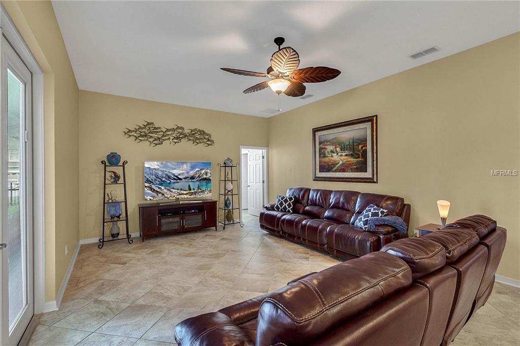 10406 SPARROW LANDING WAY, ORLANDO, Florida 32832, 4 Bedrooms Bedrooms, 13 Rooms Rooms,3 BathroomsBathrooms,Residential,For sale,SPARROW LANDING,O5557583