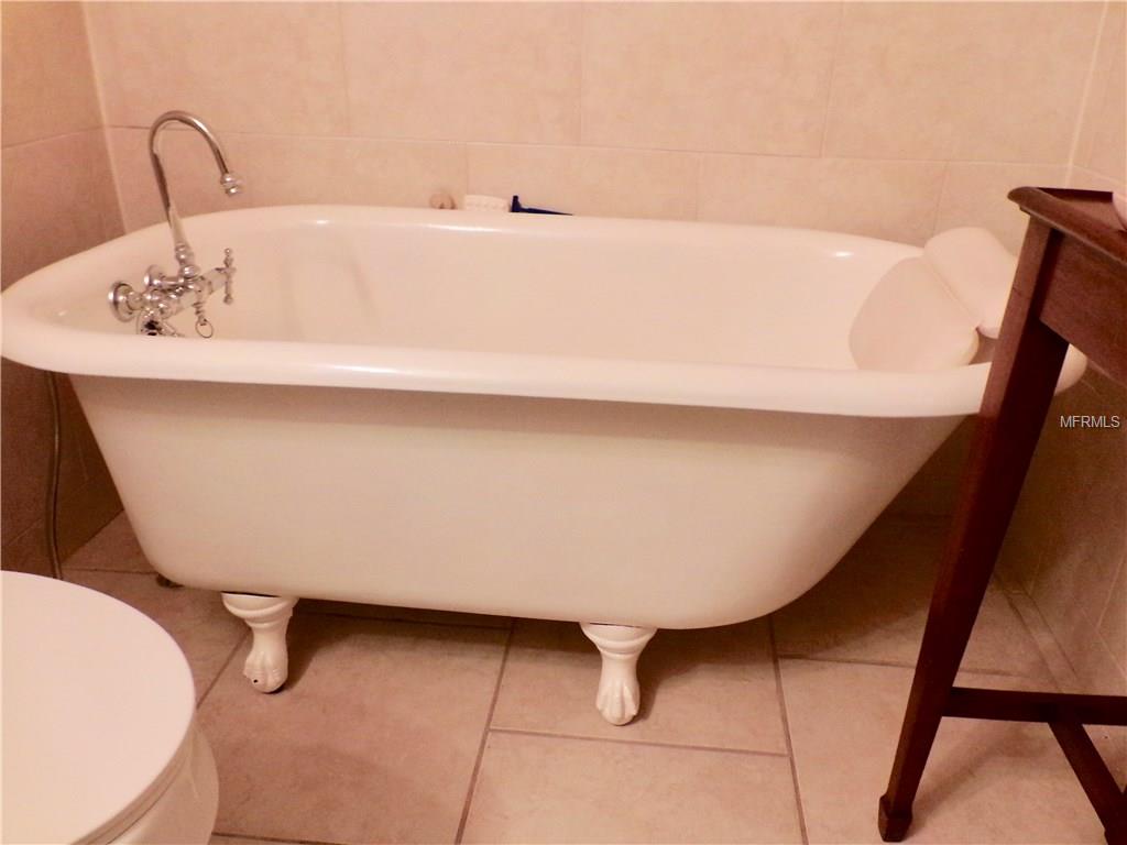 601 W EMMA STREET, TAMPA, Florida 33603, 3 Bedrooms Bedrooms, 11 Rooms Rooms,2 BathroomsBathrooms,Residential,For sale,EMMA,T2926847