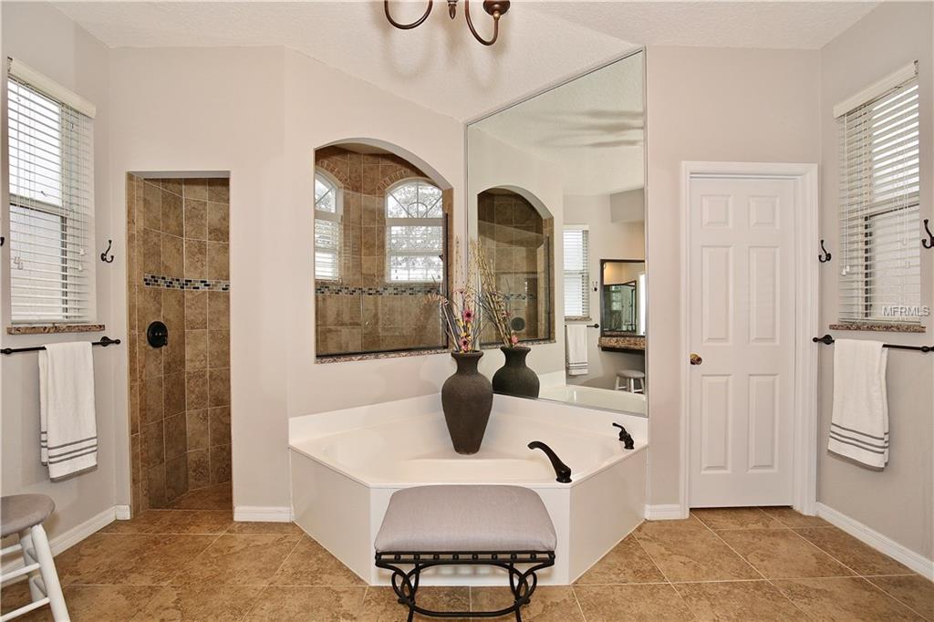 220 FAIRWAY POINTE CIRCLE, ORLANDO, Florida 32828, 4 Bedrooms Bedrooms, 9 Rooms Rooms,3 BathroomsBathrooms,Residential,For sale,FAIRWAY POINTE,O5561500