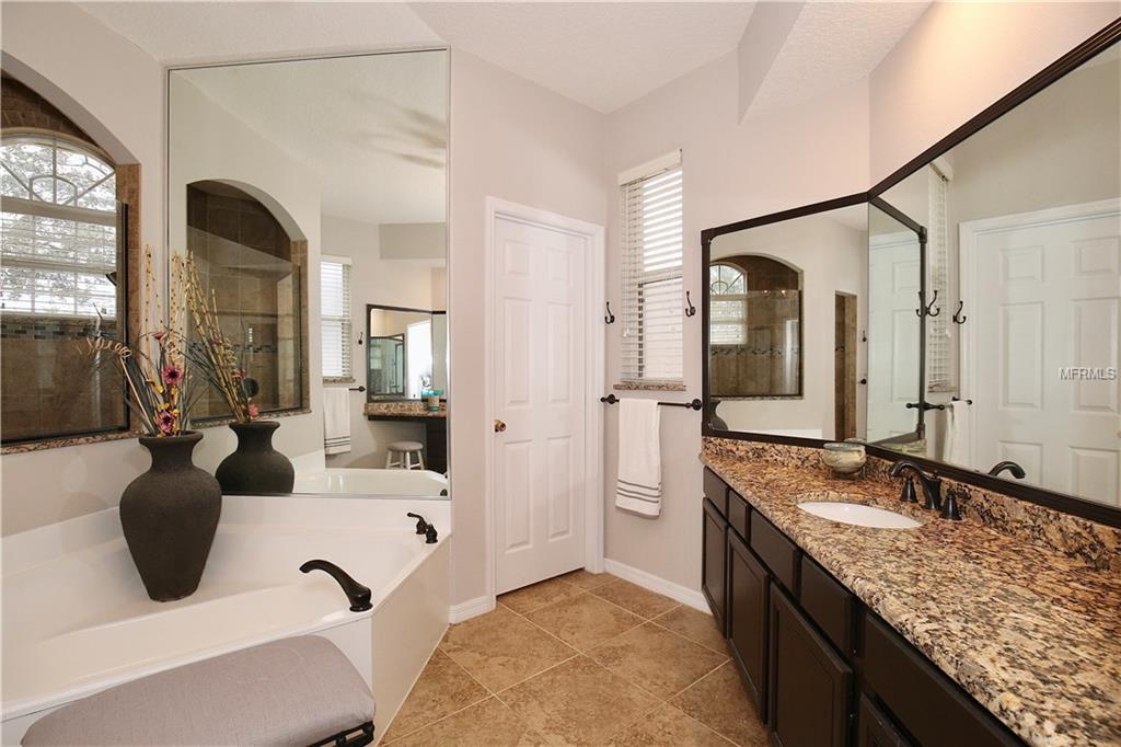 220 FAIRWAY POINTE CIRCLE, ORLANDO, Florida 32828, 4 Bedrooms Bedrooms, 9 Rooms Rooms,3 BathroomsBathrooms,Residential,For sale,FAIRWAY POINTE,O5561500