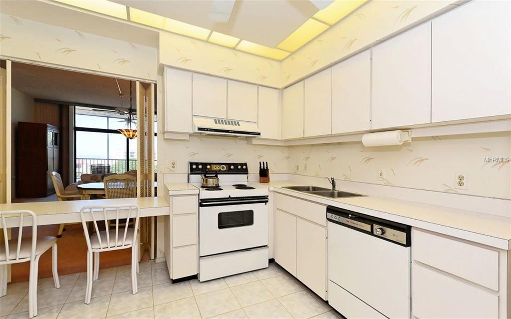 1945 GULF OF MEXICO DRIVE, LONGBOAT KEY, Florida 34228, 2 Bedrooms Bedrooms, 5 Rooms Rooms,2 BathroomsBathrooms,Residential,For sale,GULF OF MEXICO,A4210146