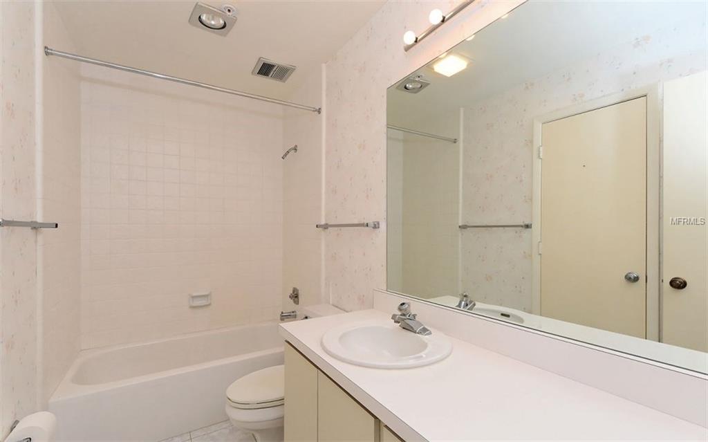 1945 GULF OF MEXICO DRIVE, LONGBOAT KEY, Florida 34228, 2 Bedrooms Bedrooms, 5 Rooms Rooms,2 BathroomsBathrooms,Residential,For sale,GULF OF MEXICO,A4210146