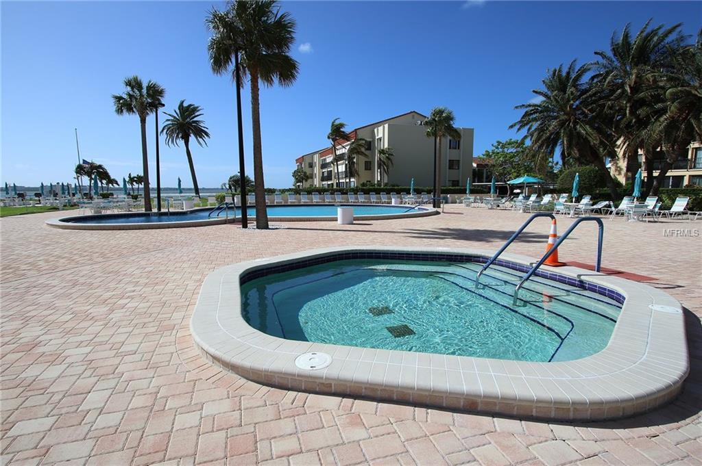800 S GULFVIEW BOULEVARD, CLEARWATER BEACH, Florida 33767, 2 Bedrooms Bedrooms, 5 Rooms Rooms,2 BathroomsBathrooms,Residential,For sale,GULFVIEW,U7834117