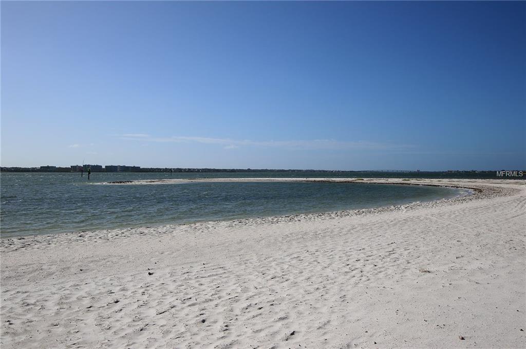 800 S GULFVIEW BOULEVARD, CLEARWATER BEACH, Florida 33767, 2 Bedrooms Bedrooms, 5 Rooms Rooms,2 BathroomsBathrooms,Residential,For sale,GULFVIEW,U7834117