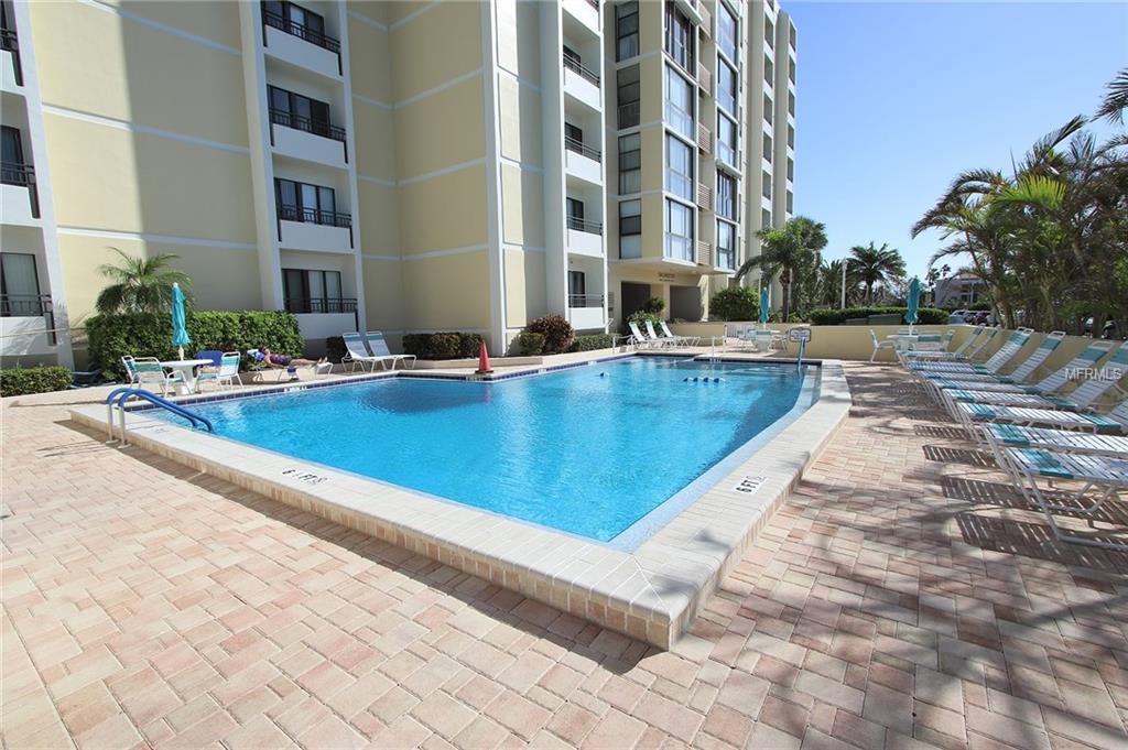 800 S GULFVIEW BOULEVARD, CLEARWATER BEACH, Florida 33767, 2 Bedrooms Bedrooms, 5 Rooms Rooms,2 BathroomsBathrooms,Residential,For sale,GULFVIEW,U7834117