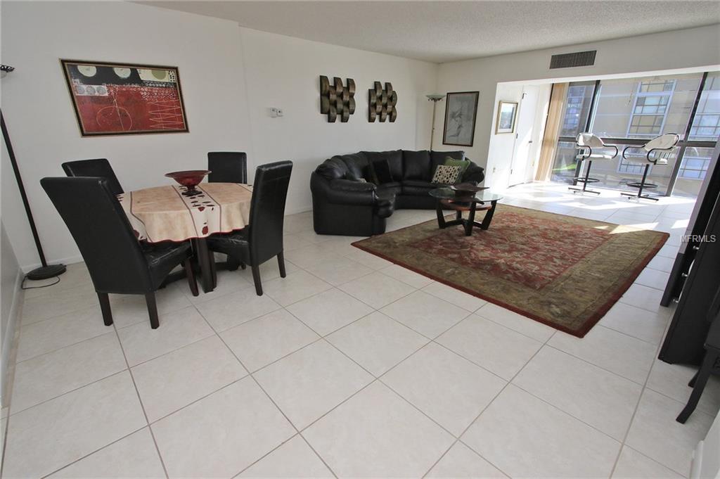 800 S GULFVIEW BOULEVARD, CLEARWATER BEACH, Florida 33767, 2 Bedrooms Bedrooms, 5 Rooms Rooms,2 BathroomsBathrooms,Residential,For sale,GULFVIEW,U7834117