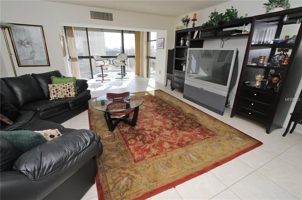 800 S GULFVIEW BOULEVARD, CLEARWATER BEACH, Florida 33767, 2 Bedrooms Bedrooms, 5 Rooms Rooms,2 BathroomsBathrooms,Residential,For sale,GULFVIEW,U7834117