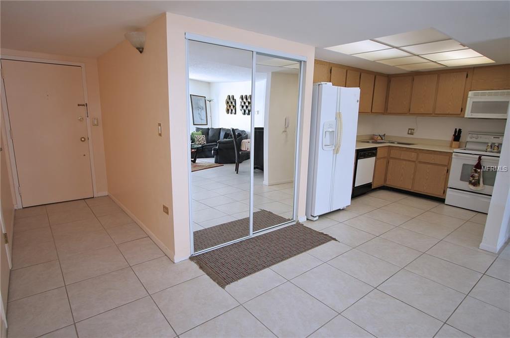 800 S GULFVIEW BOULEVARD, CLEARWATER BEACH, Florida 33767, 2 Bedrooms Bedrooms, 5 Rooms Rooms,2 BathroomsBathrooms,Residential,For sale,GULFVIEW,U7834117