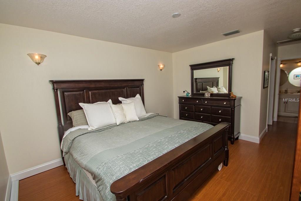 2120 HAWTHORNE STREET, SARASOTA, Florida 34239, 2 Bedrooms Bedrooms, 7 Rooms Rooms,2 BathroomsBathrooms,Residential,For sale,HAWTHORNE,A4204861