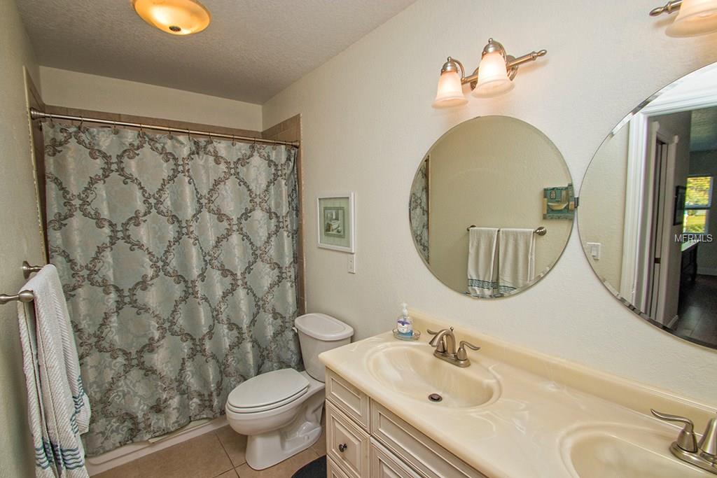 2120 HAWTHORNE STREET, SARASOTA, Florida 34239, 2 Bedrooms Bedrooms, 7 Rooms Rooms,2 BathroomsBathrooms,Residential,For sale,HAWTHORNE,A4204861