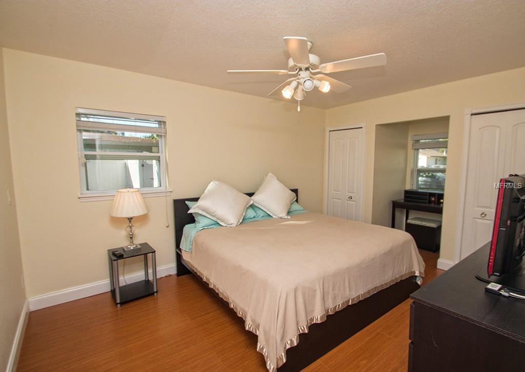 2120 HAWTHORNE STREET, SARASOTA, Florida 34239, 2 Bedrooms Bedrooms, 7 Rooms Rooms,2 BathroomsBathrooms,Residential,For sale,HAWTHORNE,A4204861