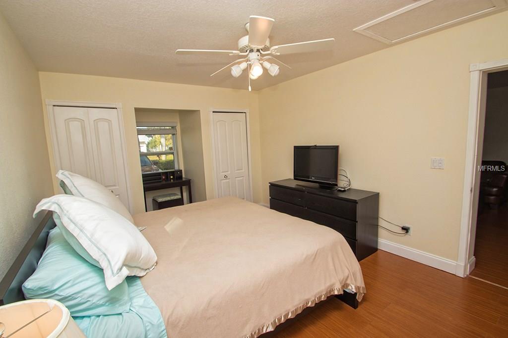 2120 HAWTHORNE STREET, SARASOTA, Florida 34239, 2 Bedrooms Bedrooms, 7 Rooms Rooms,2 BathroomsBathrooms,Residential,For sale,HAWTHORNE,A4204861