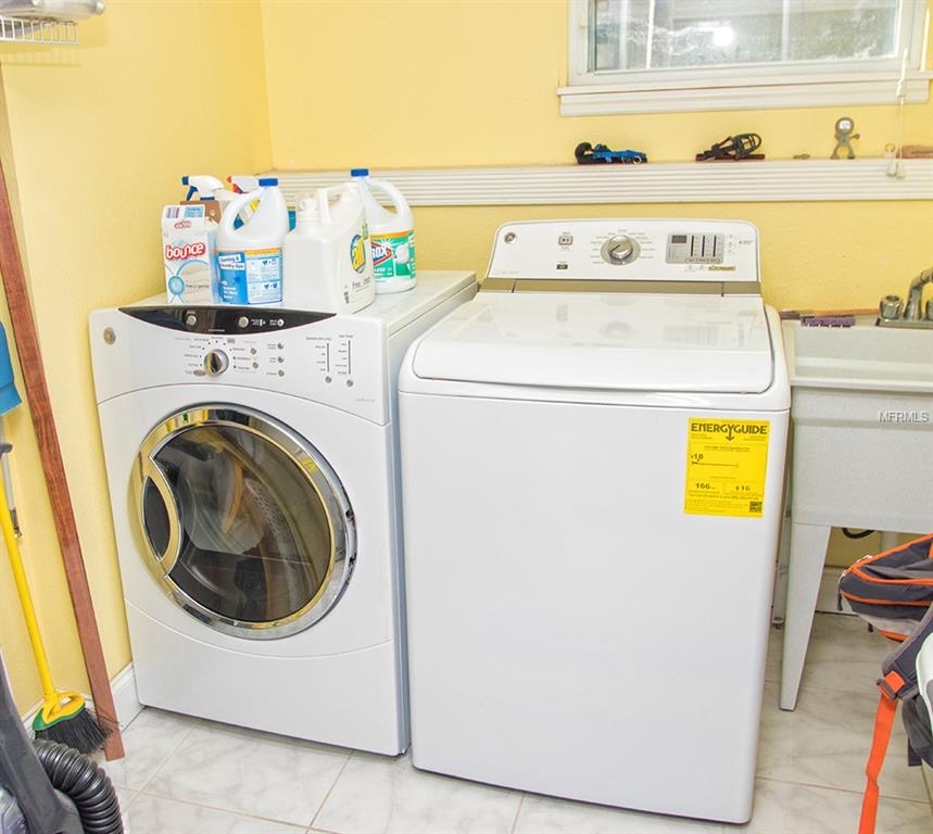 2120 HAWTHORNE STREET, SARASOTA, Florida 34239, 2 Bedrooms Bedrooms, 7 Rooms Rooms,2 BathroomsBathrooms,Residential,For sale,HAWTHORNE,A4204861