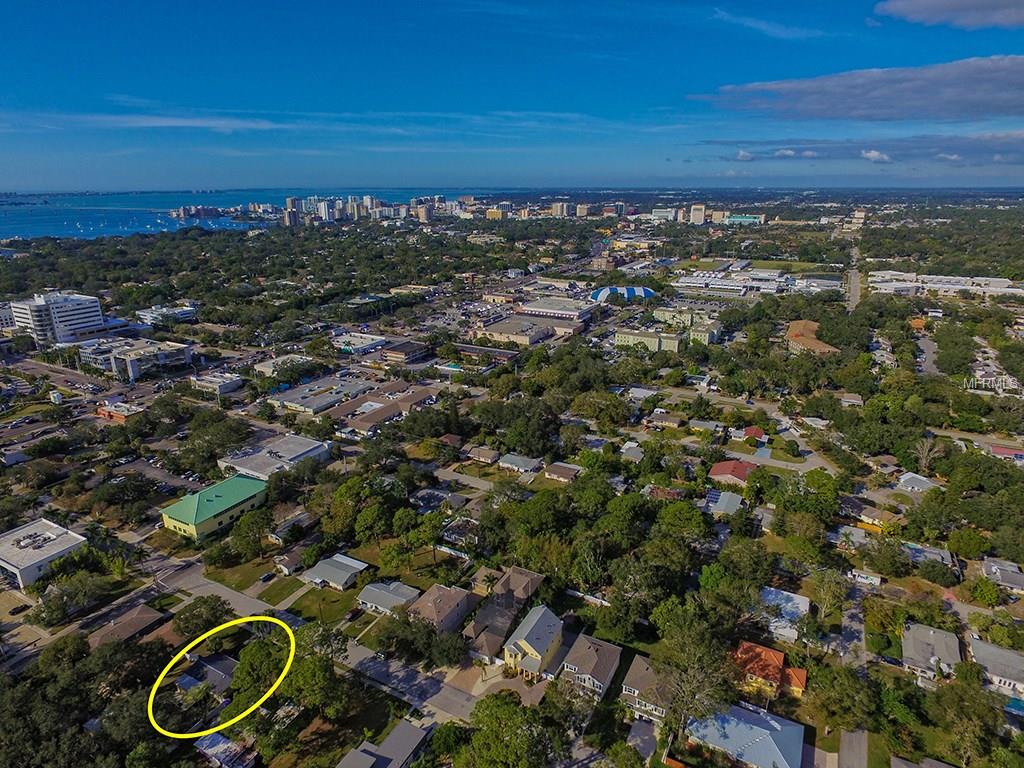 2120 HAWTHORNE STREET, SARASOTA, Florida 34239, 2 Bedrooms Bedrooms, 7 Rooms Rooms,2 BathroomsBathrooms,Residential,For sale,HAWTHORNE,A4204861