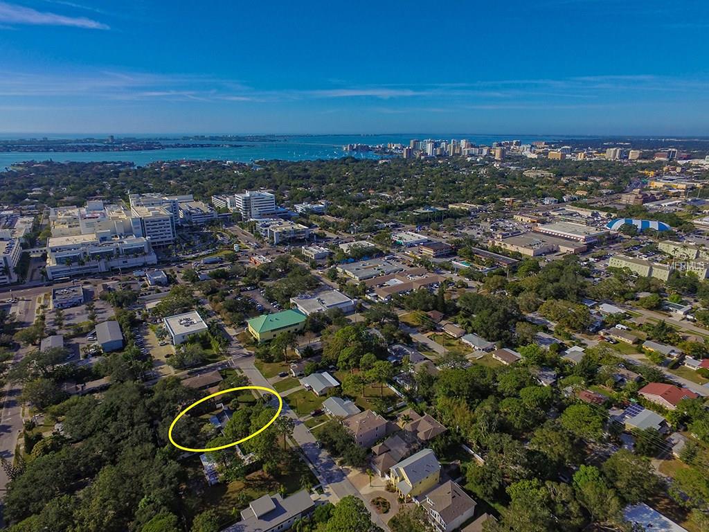 2120 HAWTHORNE STREET, SARASOTA, Florida 34239, 2 Bedrooms Bedrooms, 7 Rooms Rooms,2 BathroomsBathrooms,Residential,For sale,HAWTHORNE,A4204861