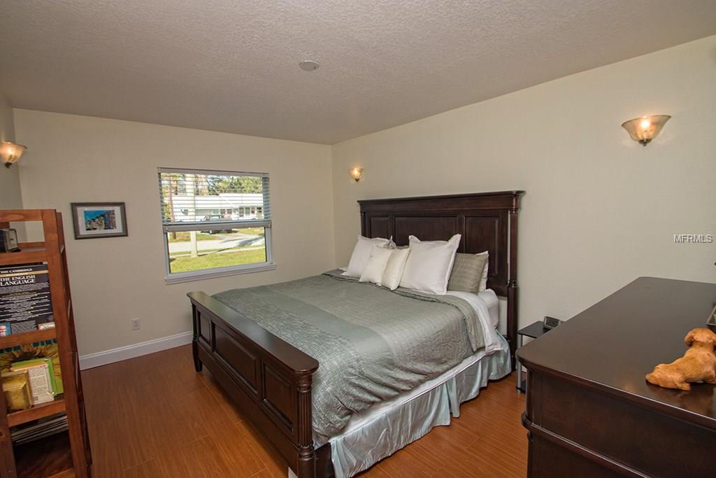 2120 HAWTHORNE STREET, SARASOTA, Florida 34239, 2 Bedrooms Bedrooms, 7 Rooms Rooms,2 BathroomsBathrooms,Residential,For sale,HAWTHORNE,A4204861