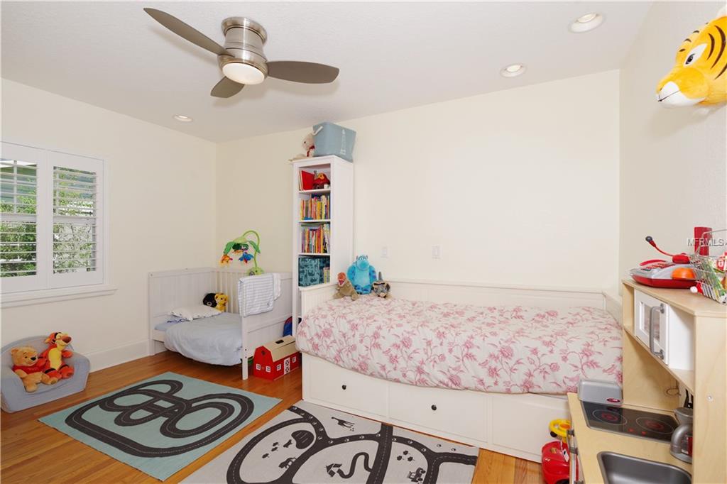 220 HAMPDEN PLACE, WINTER PARK, Florida 32789, 5 Bedrooms Bedrooms, 9 Rooms Rooms,3 BathroomsBathrooms,Residential,For sale,HAMPDEN,O5523084