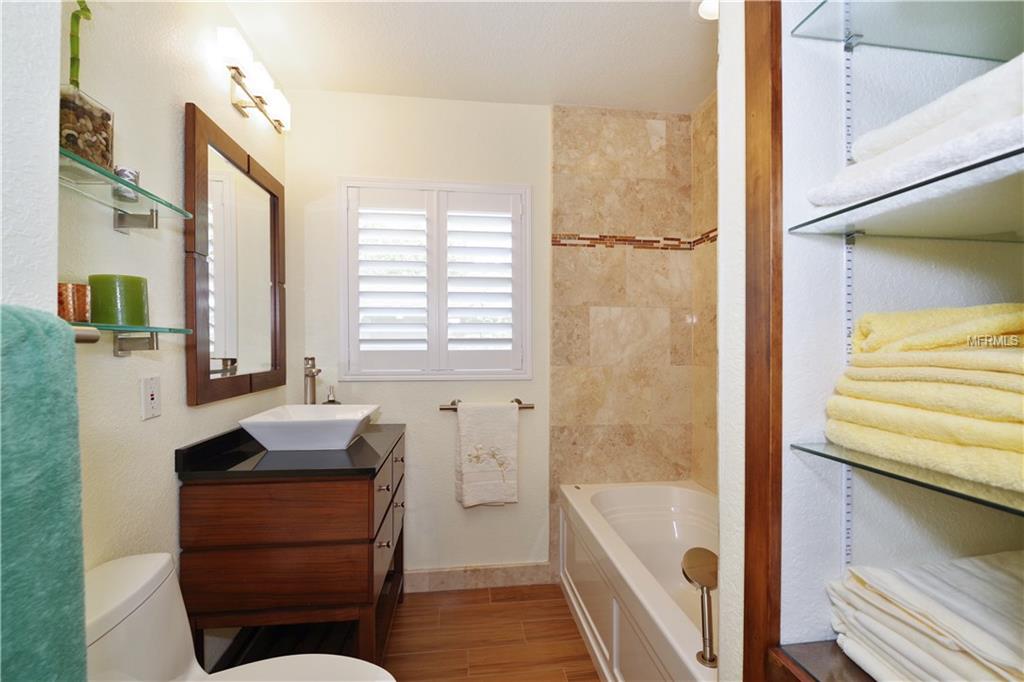 220 HAMPDEN PLACE, WINTER PARK, Florida 32789, 5 Bedrooms Bedrooms, 9 Rooms Rooms,3 BathroomsBathrooms,Residential,For sale,HAMPDEN,O5523084