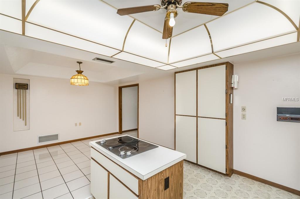 2072 AARON PLACE, CLEARWATER, Florida 33760, 2 Bedrooms Bedrooms, 3 Rooms Rooms,2 BathroomsBathrooms,Residential,For sale,AARON,U7838186