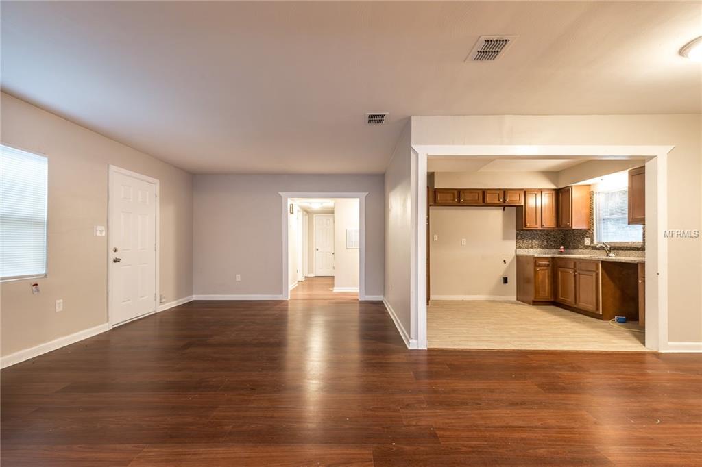 2001 SARAZEN COURT, ORLANDO, Florida 32808, 3 Bedrooms Bedrooms, 3 Rooms Rooms,2 BathroomsBathrooms,Residential,For sale,SARAZEN,T2915553