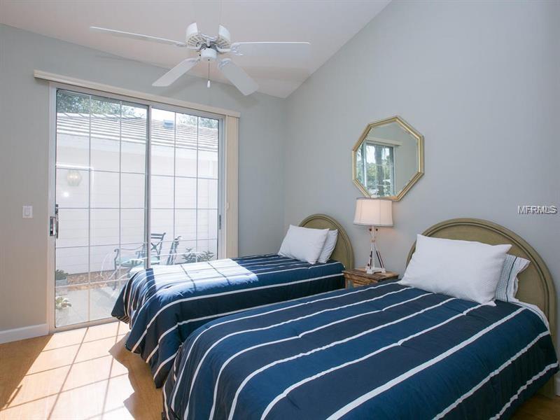 7700 WHITEBRIDGE GLEN, UNIVERSITY PARK, Florida 34201, 2 Bedrooms Bedrooms, 6 Rooms Rooms,2 BathroomsBathrooms,Residential,For sale,WHITEBRIDGE,A4204883