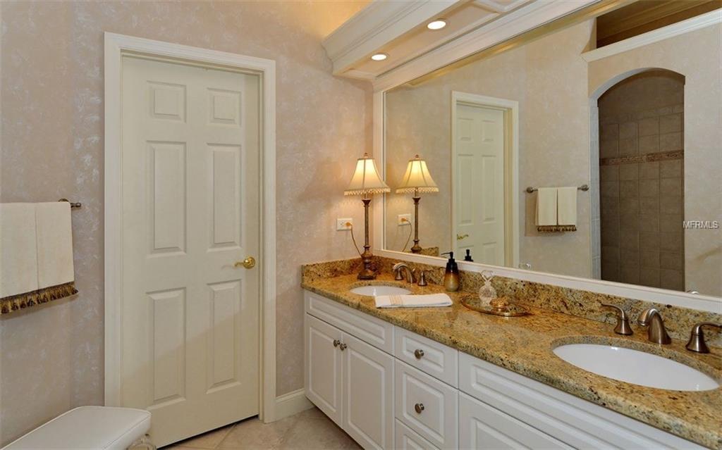 409 HUNTRIDGE DRIVE, VENICE, Florida 34292, 3 Bedrooms Bedrooms, 11 Rooms Rooms,3 BathroomsBathrooms,Residential,For sale,HUNTRIDGE,N5916012