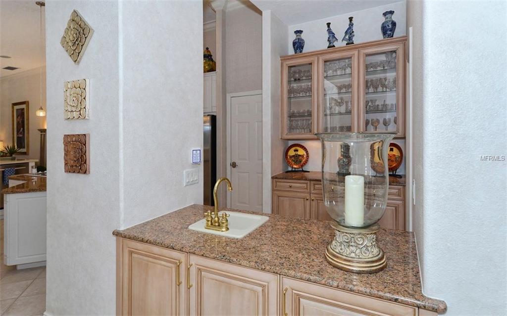 409 HUNTRIDGE DRIVE, VENICE, Florida 34292, 3 Bedrooms Bedrooms, 11 Rooms Rooms,3 BathroomsBathrooms,Residential,For sale,HUNTRIDGE,N5916012