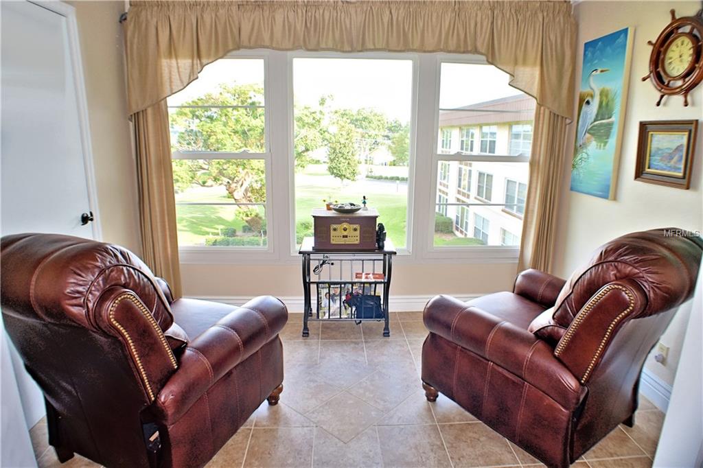 333 LAKE HOWARD DRIVE NW, WINTER HAVEN, Florida 33880, 3 Bedrooms Bedrooms, 7 Rooms Rooms,2 BathroomsBathrooms,Residential,For sale,LAKE HOWARD,P4717134