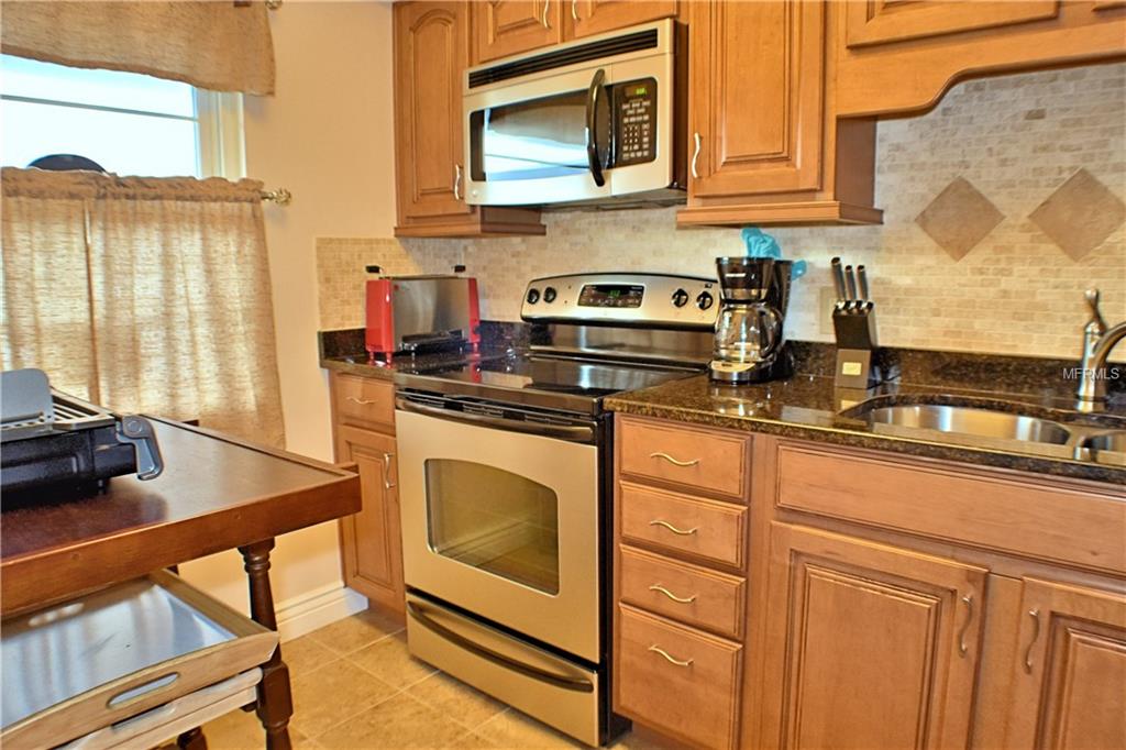 333 LAKE HOWARD DRIVE NW, WINTER HAVEN, Florida 33880, 3 Bedrooms Bedrooms, 7 Rooms Rooms,2 BathroomsBathrooms,Residential,For sale,LAKE HOWARD,P4717134